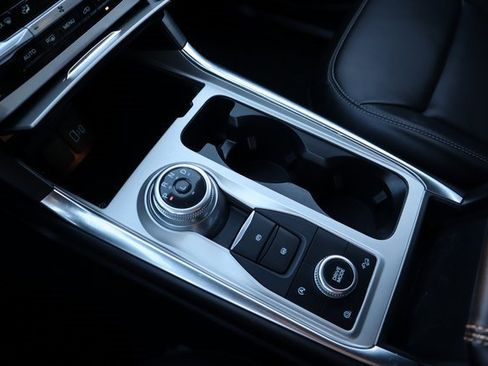 Certified 2024 Ford Explorer XLT w/ Equipment Group 202A image 34