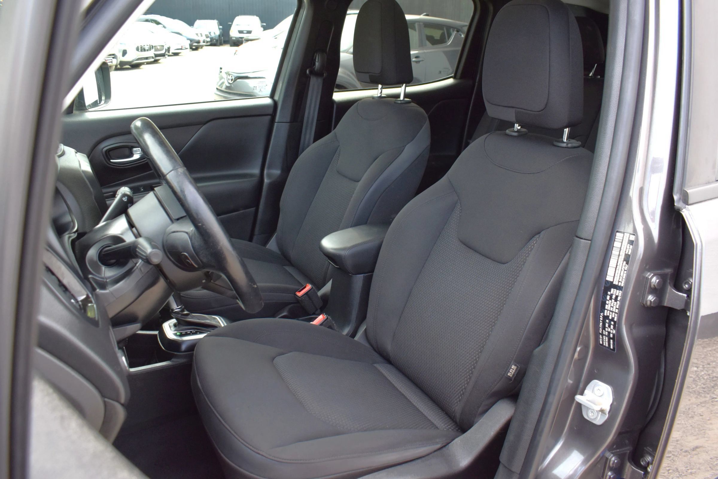 Used 2018 Jeep Renegade Altitude AWD/4WD image 11