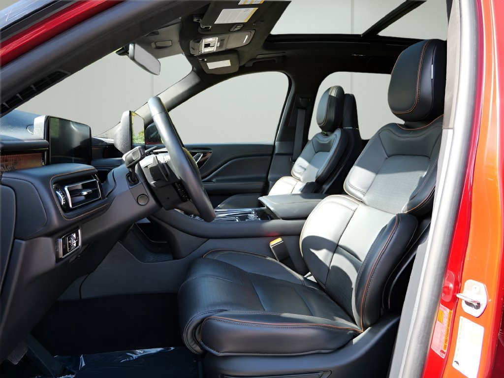 Certified 2025 Lincoln Aviator Black Label w/ Black Label Special Edition AWD/4WD image 10
