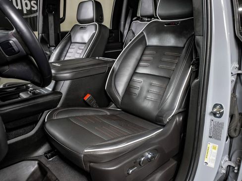 Used 2024 GMC Sierra 2500 AT4X image 28