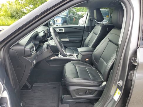 Certified 2023 Ford Explorer Limited w/ Hybrid Equipment Group 310A AWD/4WD image 12