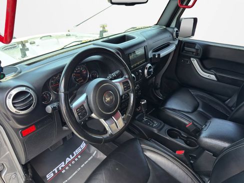 Used 2016 Jeep Wrangler Unlimited Rubicon AWD/4WD image 12