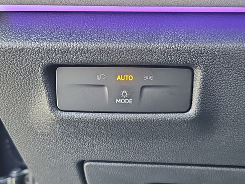 New 2026 Volkswagen Tiguan SE image 8