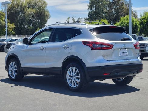 Used 2020 Nissan Rogue Sport SV image 3