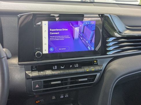 Used 2025 Toyota Camry SE FWD image 10