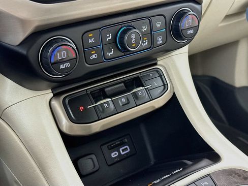 Certified 2022 GMC Acadia Denali w/ GMC Pro Grade Package AWD/4WD image 18
