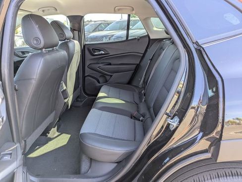 Used 2025 Chevrolet Trax LT w/ LT Convenience Package FWD image 13
