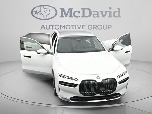Used 2023 BMW i7 xDrive60 AWD/4WD image 45