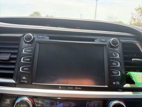 Used 2019 Toyota Highlander Limited image 32