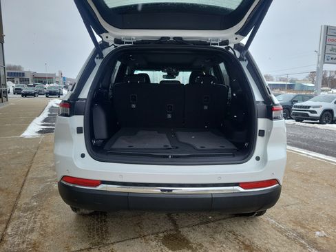 Used 2024 Jeep Grand Cherokee Limited image 22