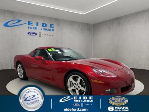 Used 2005 Chevrolet Corvette Coupe w/ Preferred Equipment Group RWD image 1