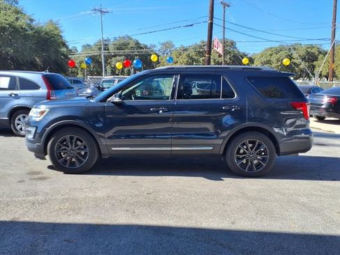 Used 2017 Ford Explorer XLT w/ Equipment Group 202A FWD image 4
