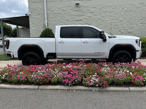 Used 2025 GMC Sierra 2500 AT4 AWD/4WD image 10