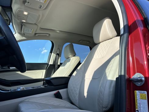 Used 2024 Ford Edge Titanium w/ Titanium Elite Package image 12