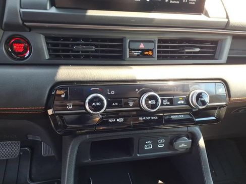 Used 2024 Honda Pilot TrailSport image 13
