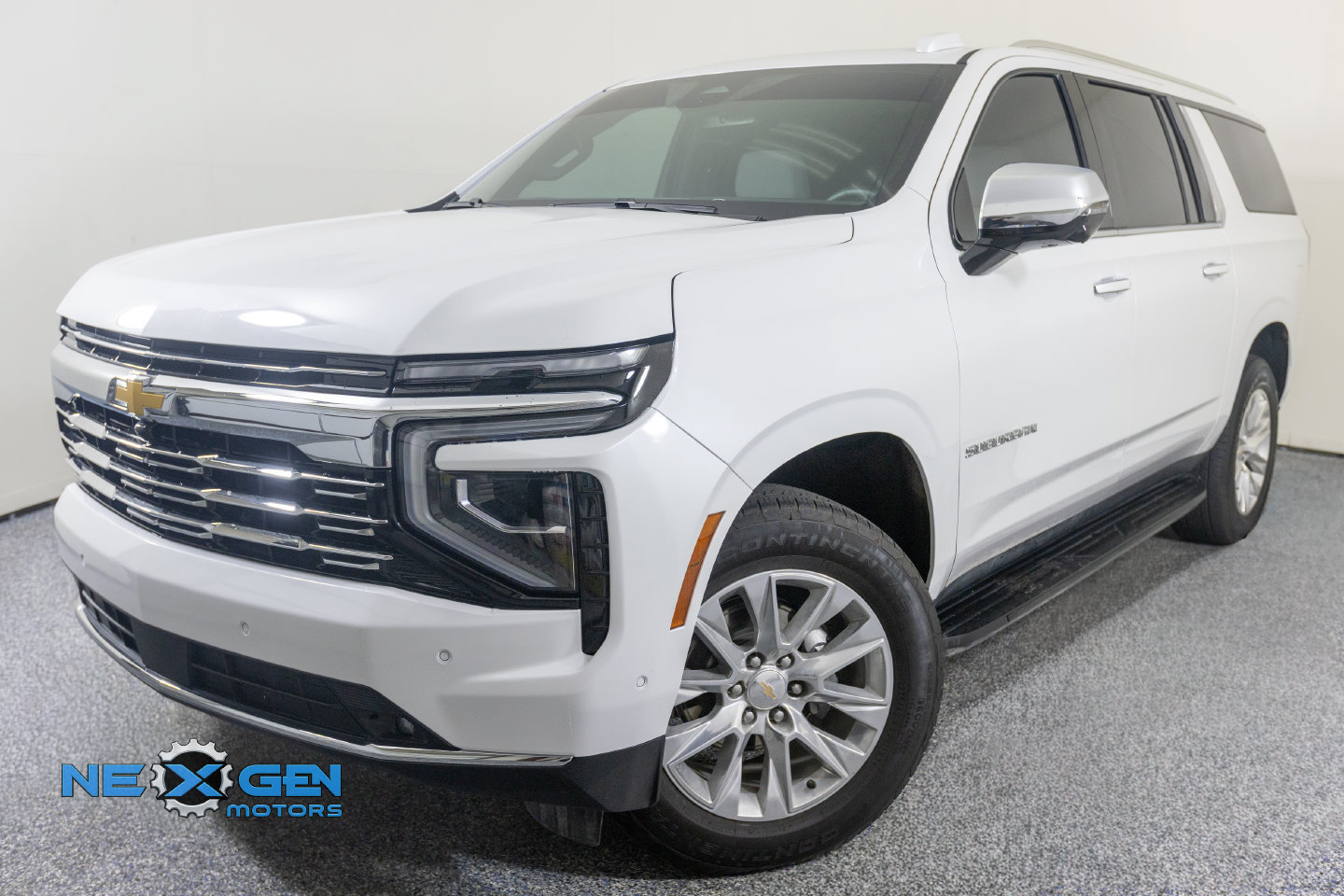 Used 2025 Chevrolet Suburban Premier AWD/4WD image 11