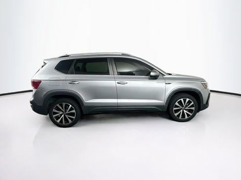 Used 2022 Volkswagen Taos SE FWD image 10