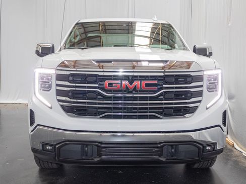 Used 2025 GMC Sierra 1500 SLT AWD/4WD image 2