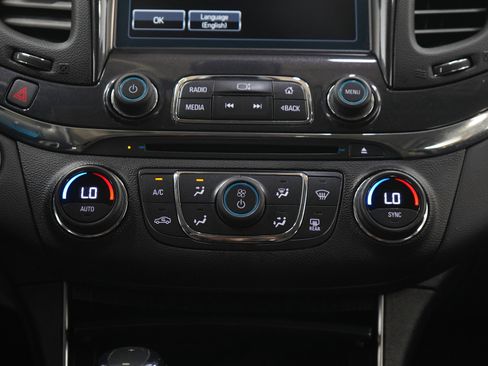 Used 2018 Chevrolet Impala Premier FWD image 17