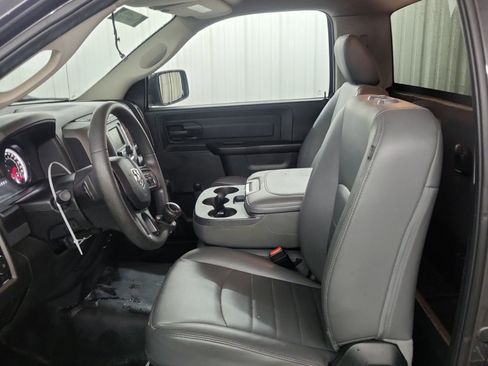 Used 2019 RAM 1500 Tradesman w/ Chrome Appearance Group RWD image 15