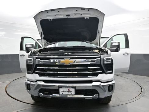 Used 2024 Chevrolet Silverado 2500 LTZ AWD/4WD image 40