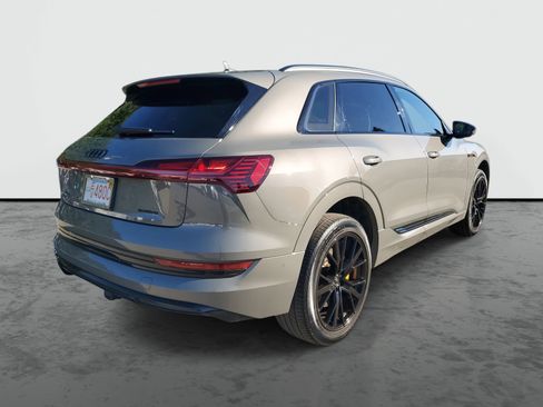 Used 2022 Audi e-tron Chronos image 4