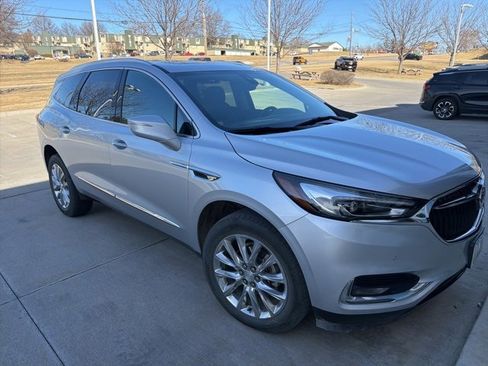 Used 2020 Buick Enclave Premium w/ Sun and Sites Package image 2