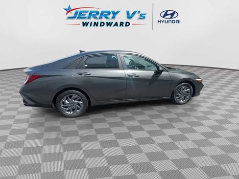 Used 2024 Hyundai Elantra SEL image 9