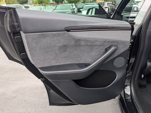 Used 2026 Tesla Model Y 2WD image 16