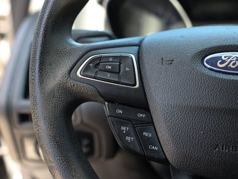 Used 2016 Ford Focus SE FWD image 25
