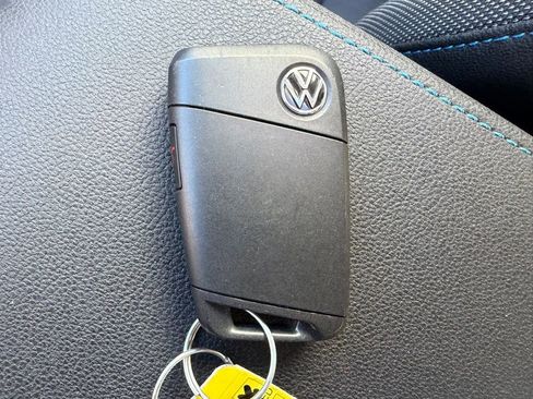 Used 2024 Volkswagen Taos SE image 30