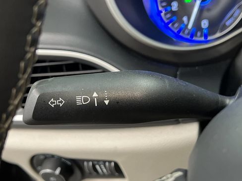 Used 2023 Chrysler Pacifica Touring-L FWD image 58