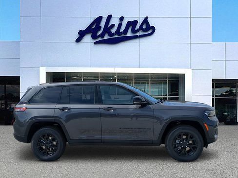 New 2025 Jeep Grand Cherokee Altitude image 1