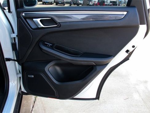 Used 2020 Porsche Macan S image 37