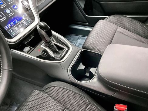 Used 2025 Subaru Outback Premium image 19