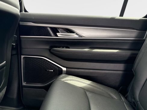 New 2026 Jeep Grand Wagoneer Limited AWD/4WD image 16