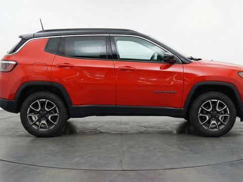 Used 2025 Jeep Compass Trailhawk AWD/4WD image 11