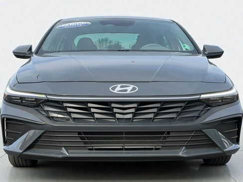 Certified 2025 Hyundai Elantra SE w/ Cargo Package image 6