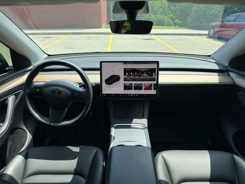 Used 2023 Tesla Model Y AWD image 4