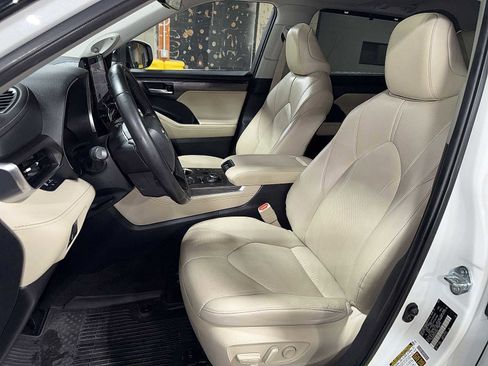 Used 2023 Toyota Highlander Limited AWD/4WD image 14
