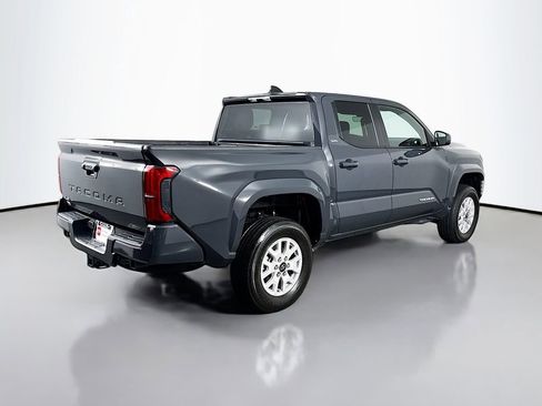 Used 2025 Toyota Tacoma SR5 AWD/4WD image 5
