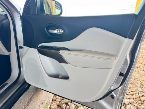 Used 2019 Jeep Cherokee Limited AWD/4WD image 26