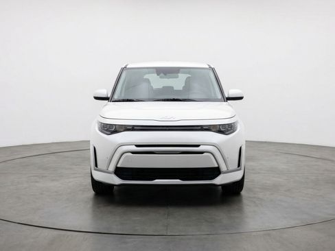 Used 2025 Kia Soul LX w/ LX Technology Package FWD image 2