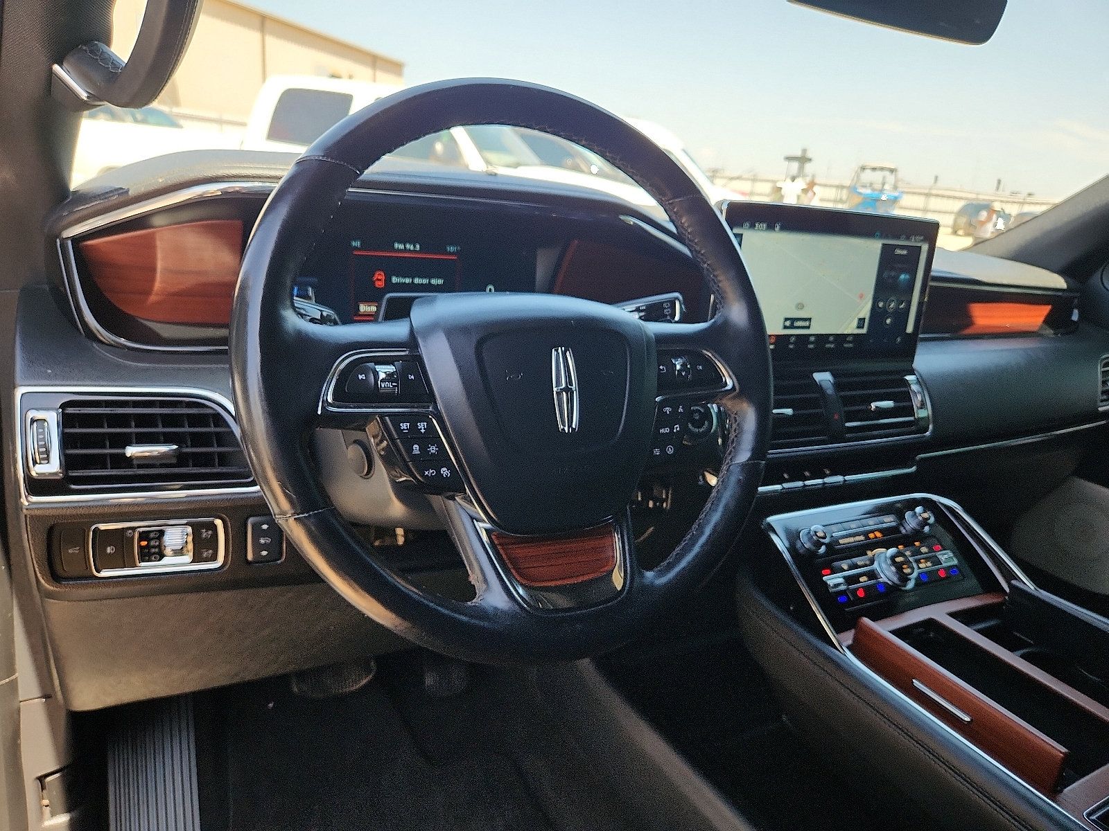 Used 2023 Lincoln Navigator L Reserve AWD/4WD image 9