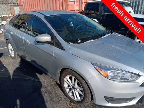 Used 2018 Ford Focus SE image 1