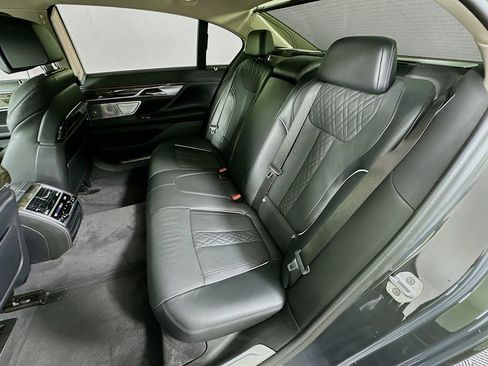 Used 2021 BMW ALPINA B7 xDrive AWD/4WD image 25