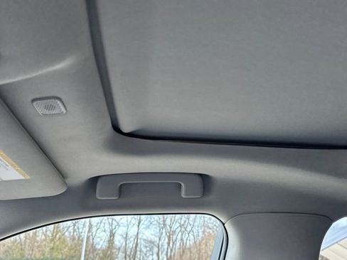 Used 2023 Toyota Highlander XLE image 15