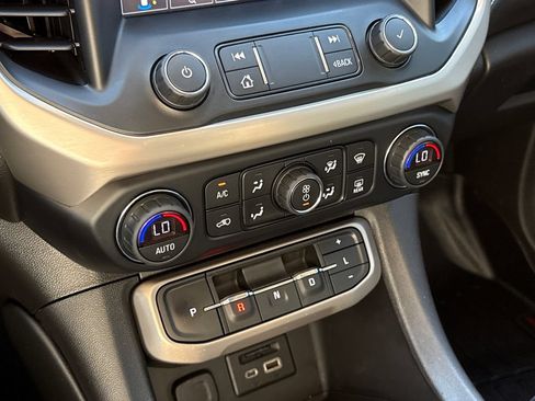 Used 2021 GMC Acadia Denali w/ Denali Technology Package FWD image 28