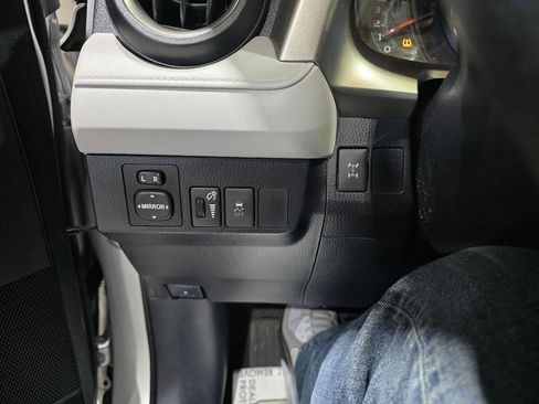 Used 2015 Toyota RAV4 LE AWD/4WD image 34