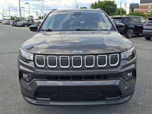 Used 2022 Jeep Compass Latitude w/ Convenience Group AWD/4WD image 2